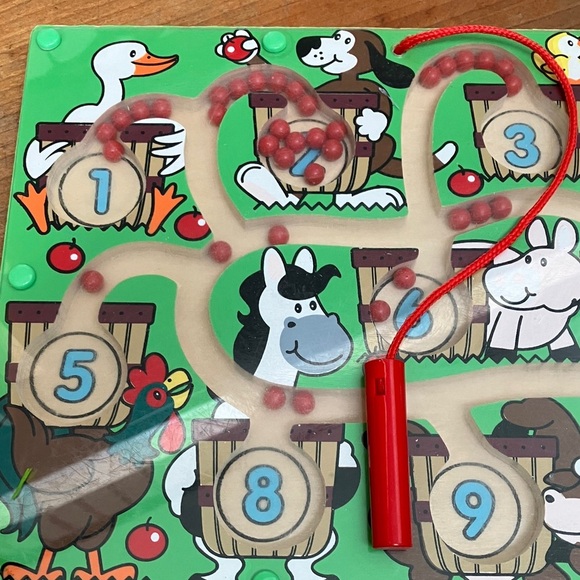 Melissa & Doug Colorful counting car parking and magnetic counting maze Farm - Picture 7 of 15